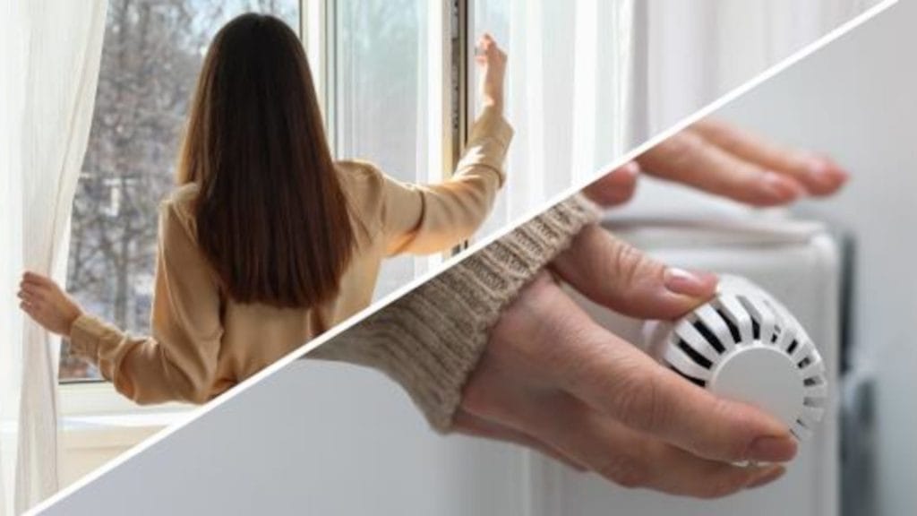 Une femme se tient devant une fenêtre ouverte et une main tourne un radiateur