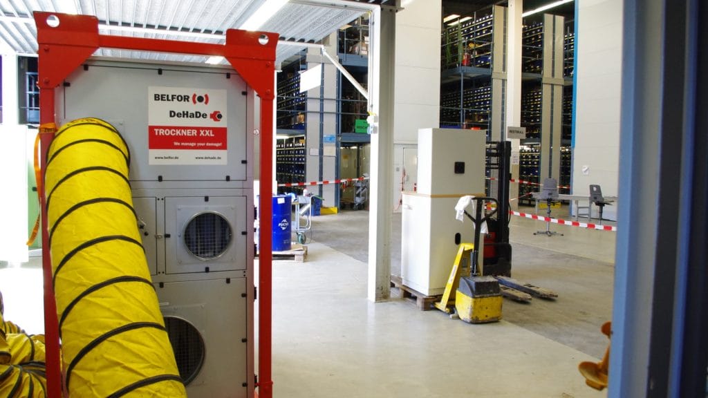 Großtrockner im Einsatz: Folgeschäden verhindern, relative Luftfeuchtigkeit reduzieren