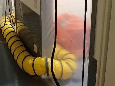 Sanierung nach Wasserschaden - Unterdruckschleuse