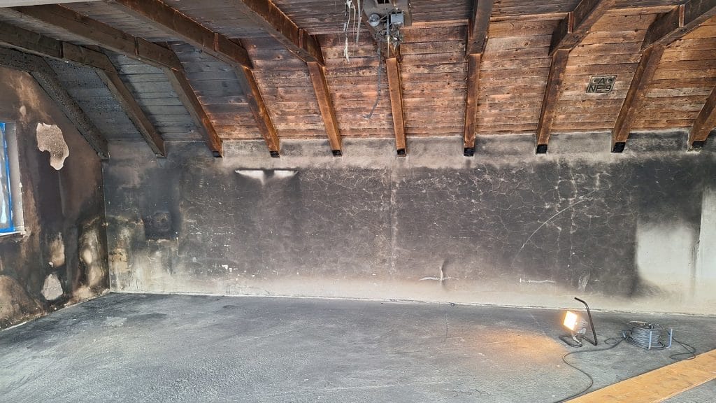 Brandschaden in Doppelgarage: Bild von der Schadensaufnahme