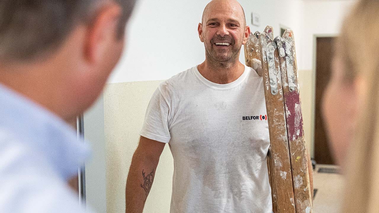 projektleder snakker med kunde