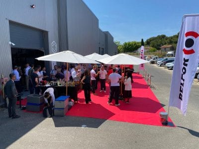 BELFOR Event devant un entrepôt