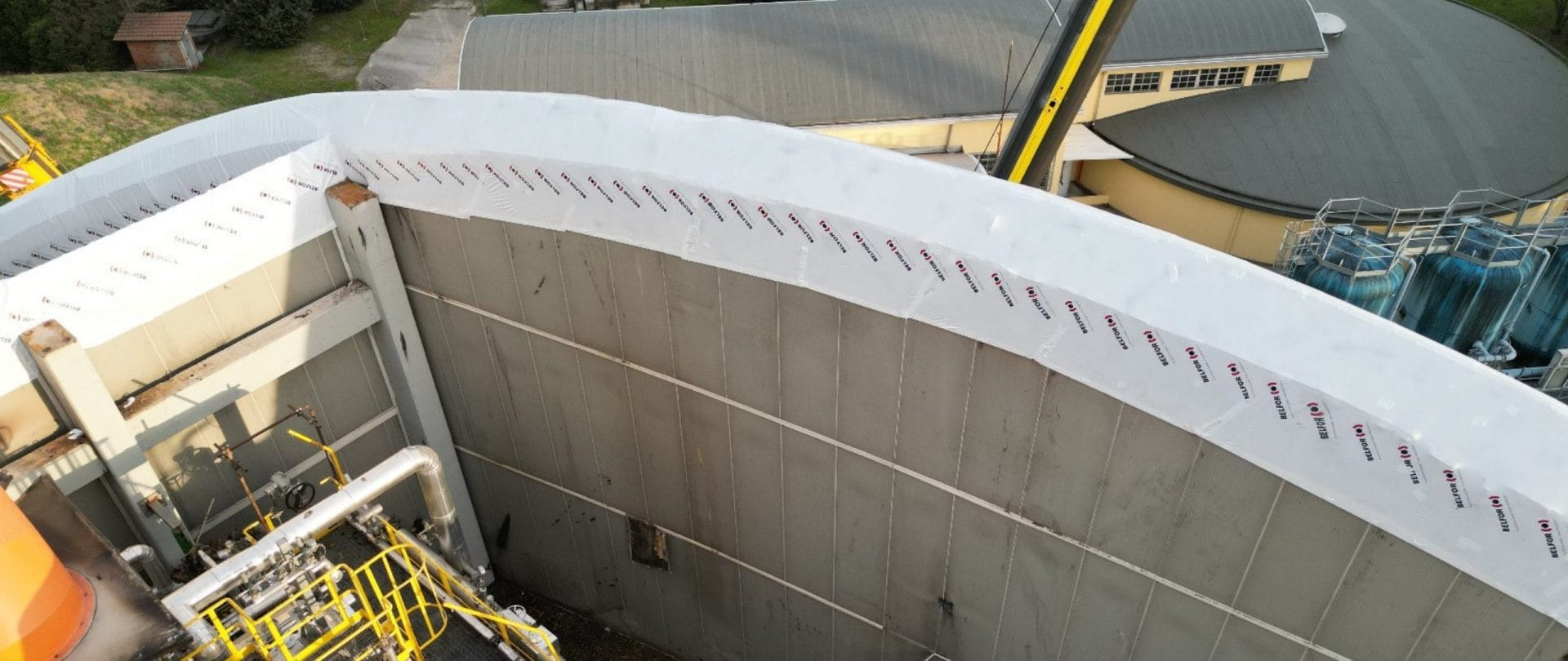 Shrink Wrapping sulla copertura di un'azienda