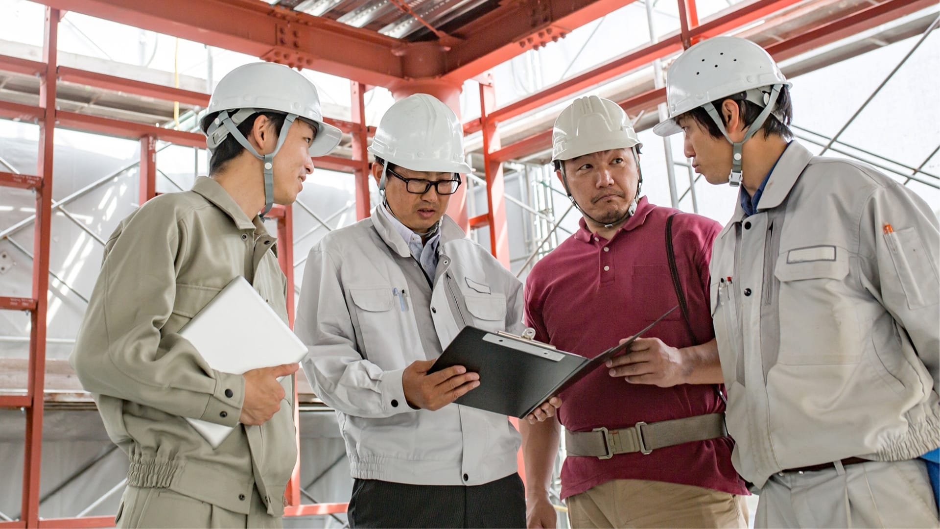A group of insurance agents brokers discussing about a project