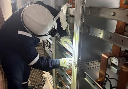 BELFOR DECONTAMINATES OIL-CONTAMINATED ELECTRICAL SYSTEMS ABOARD A LARGE OFFSHORE VESSEL