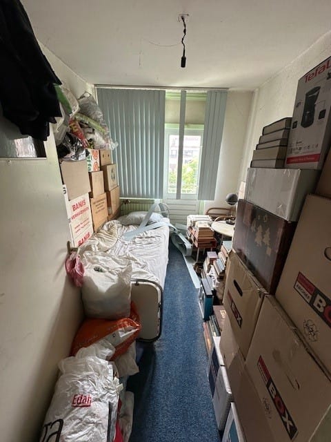 Foto van een flat na een brand