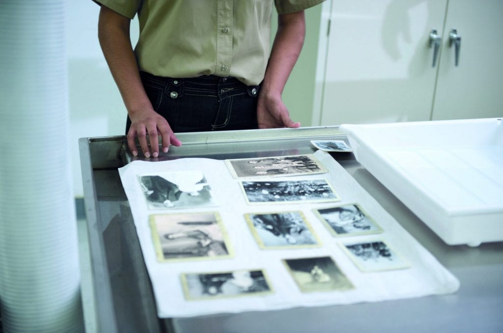 Document_restoration_Worker-job-site_c_HighRes